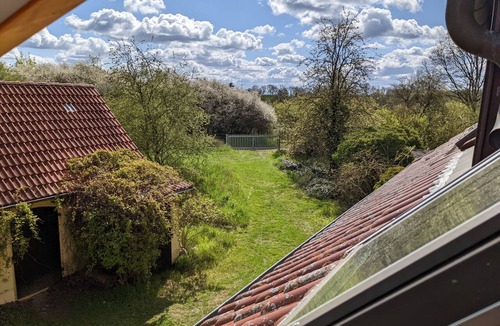Herzfelde Apartment | Vacation apartment with natural garden on the outskirts of the village. Nearest bathing area and forest edge 500m