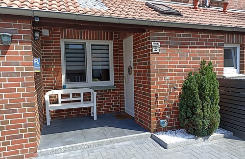 Bad Fallingbostel House | Vacation home with covered terrace and garden
