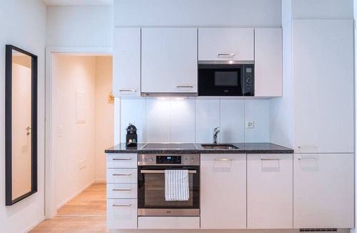 Center Apartment | ZH Anna II - HITrental Central Station Apartments