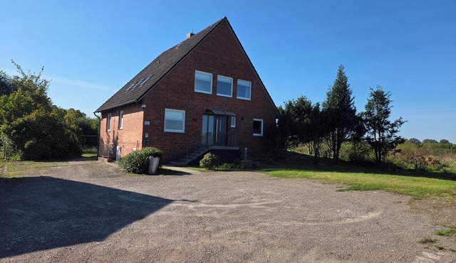 A secluded location with 8 rooms and 10 beds, to travel with a large family! in Bargteheide