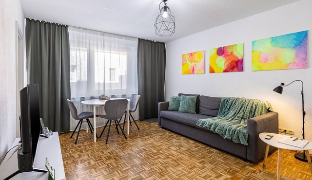 Apartment 'Art Home - Mit Balkon' with Balcony and Wi-Fi in Duisburg