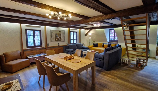 Apartment "Burgblick" (Upper Floor Left) with Castle View and Free Wi-Fi in Pottenstein