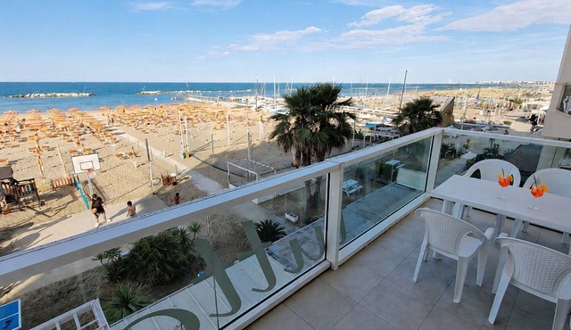 Apartment directly on the beach, 2 bedrooms and 2 bathrooms. in Viserbella