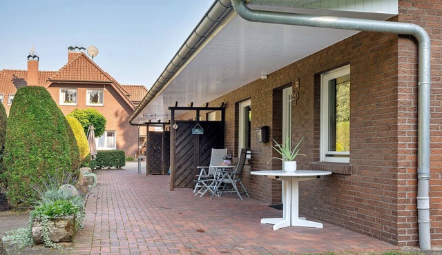 Apartment 'Ferienwohnung Bahlmann' with Private Terrace, Shared Garden and Wi-Fi in Garrel