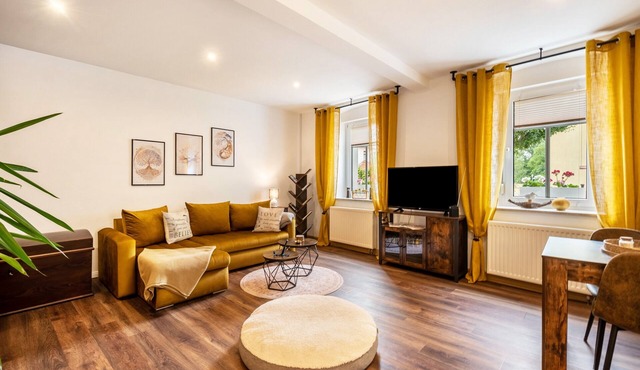 Apartment 'Gästewohnung Auszeit' with Private Garden and Wi-Fi in Regis-Breitingen