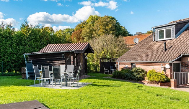 Apartment 'Nordsee - Wattwurm' with Wi-Fi & Garden in Stedesdorf-Thunum