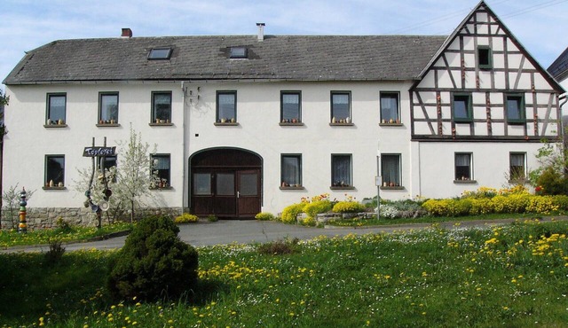 Apartment "Peter" with Private Terrace and Wi-Fi in Zeulenroda-Triebes