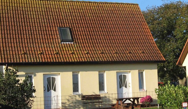 Apartment “Rudenblick” with Sea View, Private Terrace and Wi-Fi in Kröslin