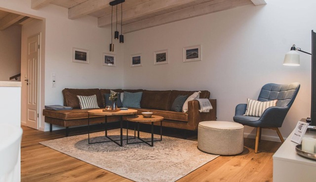 Bente – Duplex Vacation Apartment in the Historic Gulfhof in Rysum near Greetsiel in Rysum