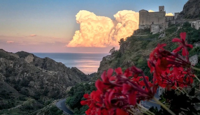 Brand new apartment adjacent to the famous Vitelli bar from the film IL PADRINO. in Savoca