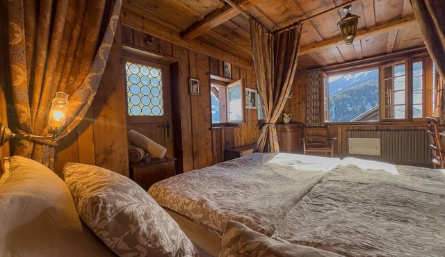 Chalet Le Zirizui - Authentic alpine retreat with breathtaking views in Vichères