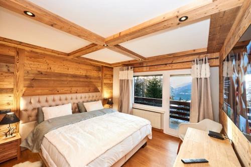 Chalet with fantastic view on Ballesteros Golf and The Mountains in Crans-Montana