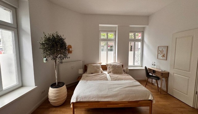 Charming Old Building Apartment in Friedrichshain – Westwing Design & Central in Neue Bahnhofstraße 18