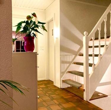 Cheerful villa with fireplace, bath-tub and garden in Noville