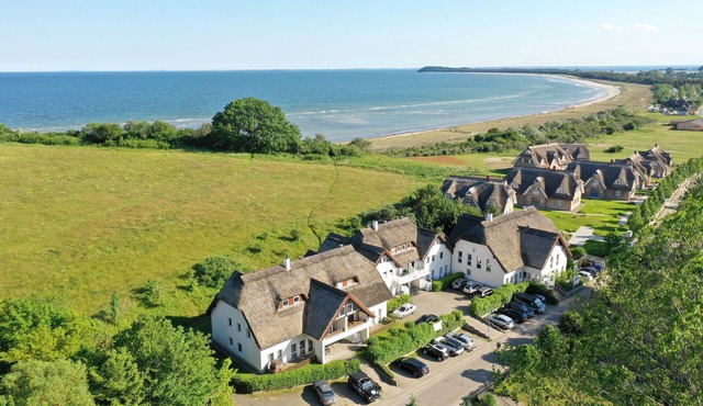 Close to the beach with terrace, use of swimming pool and sauna - Strandhaus Mönchgut FeWo09 in Mönchgut OT Lobbe