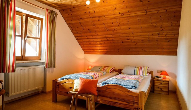 Comfortable holiday apartment for two adults and 1 in Münchberg
