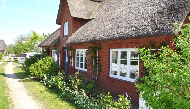 Detached Frisian house with beautiful large garden. in Oevenum