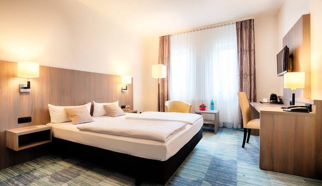 Double Room Retreat | Restaurant & Garden | Near Starlight Express Theater in Arnsberg