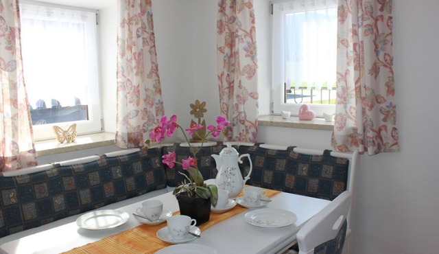 Ferienwohnung EG, 50 m², separates Schlafzimmer 2 Pers., Du/WC, Liegewiese in Teisendorf