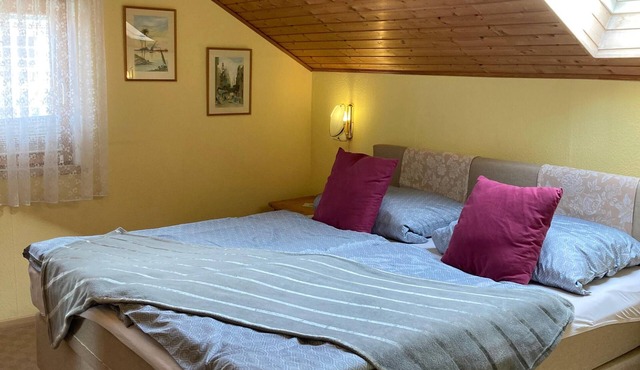 Ferienwohnung Erika, 1-2 Personen, 65qm, 1 Schlafzimmer, 2 x WC, Wlan in Marquartstein