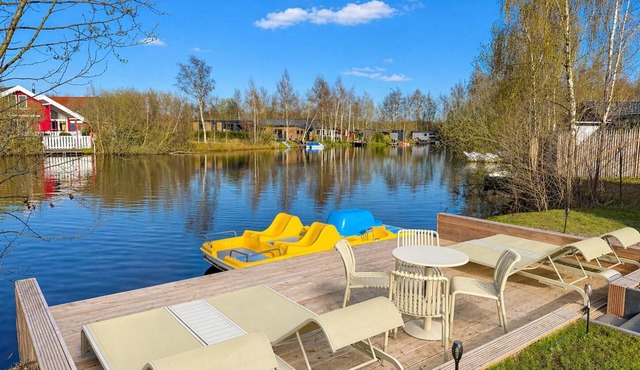 Frank's Lake House | Private dock | Pedal boat | Game room | Sauna | Nature in Twist