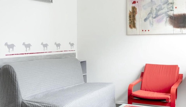 GROUNDfloor with private entrance, 55 sqm, 4 beds in Berlin