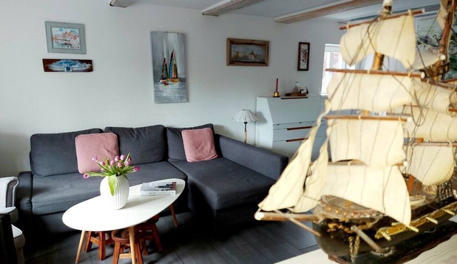 High-quality fisherman's cottage with a patio and grill in Greifswald
