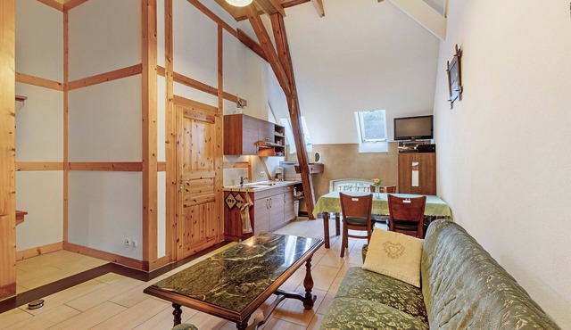 Holiday Apartment No. 5 "Kiefer" with Shared Garden and Wi-Fi in Krostitz