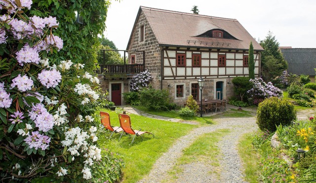 Holiday Home 'Ferienhaus Zum Rundling' with Private Terrace, Shared Garden and Wi-Fi in Pirna