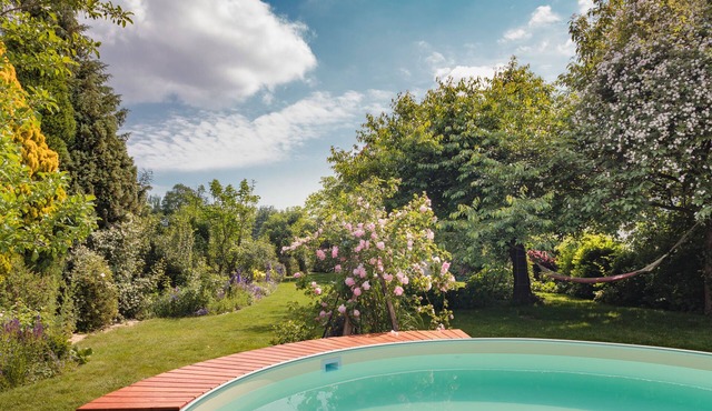 Home port: Hanover; large house with a pool, sauna, and beautiful garden in Hannover