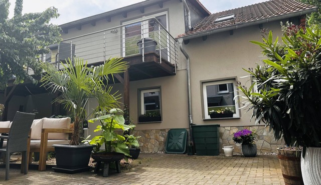 Idyllic vacation home in Jena 5 minutes walk to the center directly on the Saale in Jena