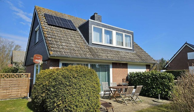 Idyllically situated apartment on the 1st floor with a view of the countryside and rapeseed fields. in Fehmarn