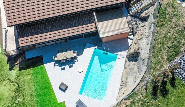 Lovely apartment for 6 guests with pool, WIFI, TV, terrace, pets allowed and panoramic view in Collombey