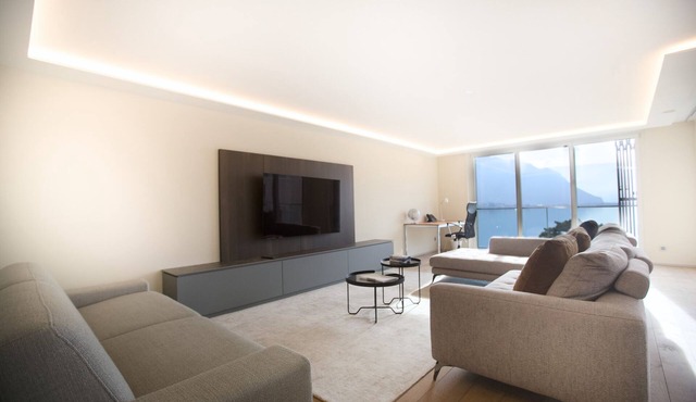 Montreux 3 Bedroom Lake View Apartments + Spa B 5 in Montreux