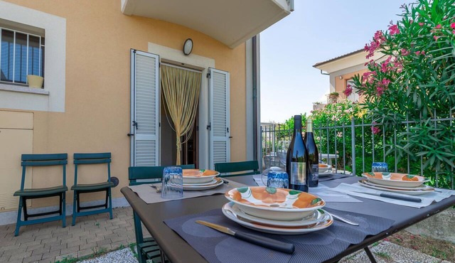 Nice apartment for 4 people with WIFI, TV and patio, close to Porto Recanati in Loreto