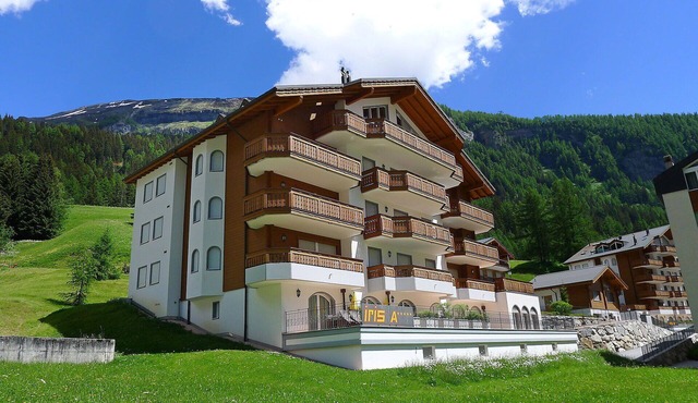 Nice apartment for 7 people with hot tub, WIFI, TV and balcony in Leukerbad