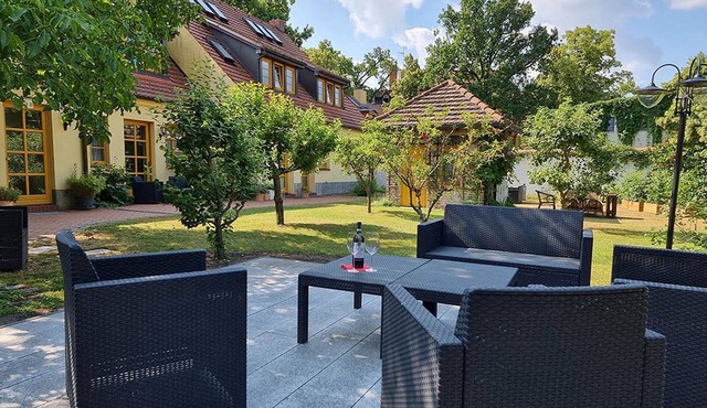 Premium double room (2-4 pers.), shower/WC, 1 comb. Living room, bedroom with sofa bed in Potsdam
