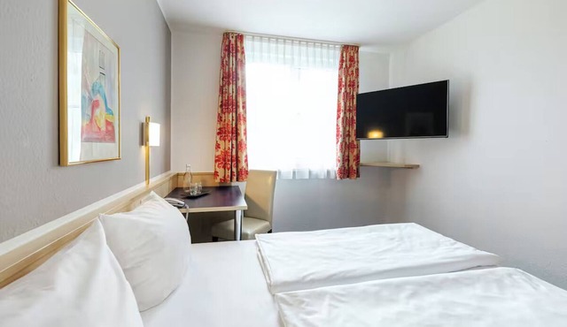 Relaxing & Inviting Pet-Friendly Room Near Dining and Leipzig’s Top Attractions in Leipzig
