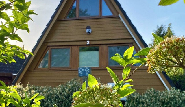 Renoviertes Nurdachhaus in Ostfriesischer Natur am Wasser für Familien in Südbrookmerland