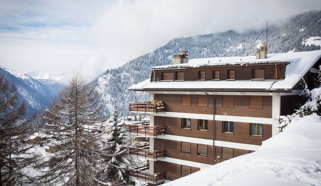 Royal 6, centrally located. Close to shops and restaurants in Verbier