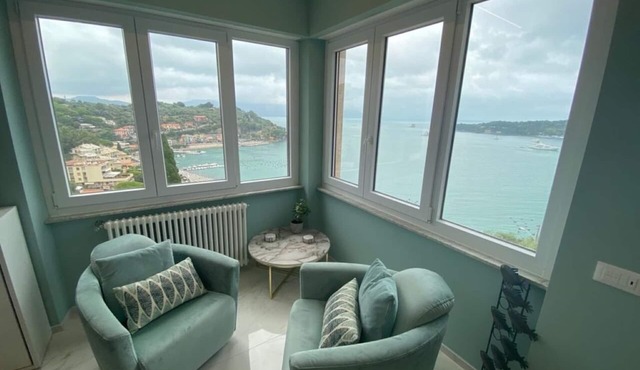 Seaview Penthouse apartment with endless views and spectacular sunrises in Portovenere