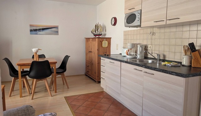 Separate vacation apartment close to the sea (800m) in Wustrow, quiet central location, WLAN in Wustrow
