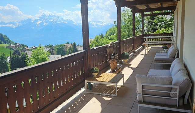 Spacious central 5-room apartment in Leysin