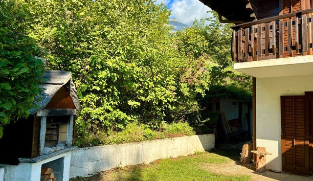 Stunning private villa for 6 guests with WIFI, TV and terrace in Les Vérines (chamoson)