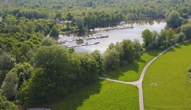Swiss Lake Lodge in Noville