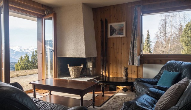 The apartment is on the ground floor of a small residence in the heights of the village of Gryon, wh in Gryon