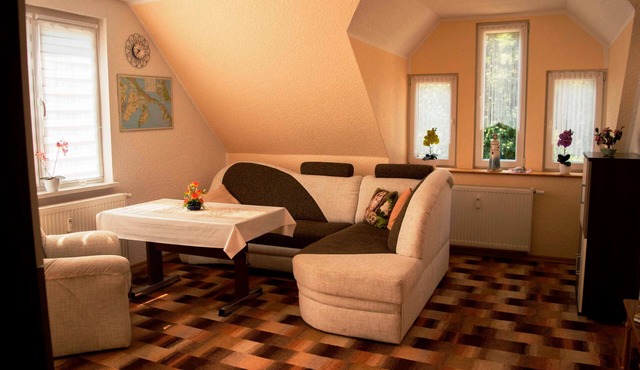 Vacation apartment 1 with balcony, parking & WLAN - Fewos Haus Wiesenblick *300m to in Zempin
