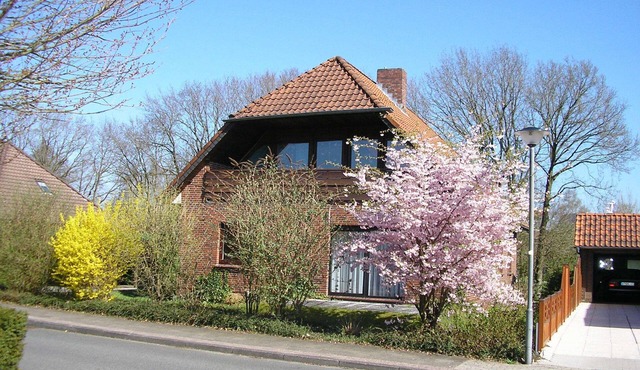 Vacation apartment on the ground floor: 3 bedrooms, quiet, ideal for visits to the coast and islands in Friedeburg