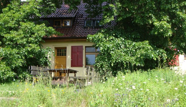 Vacation apartment with natural garden on the outskirts of the village. Nearest bathing area and forest edge 500m in Templin