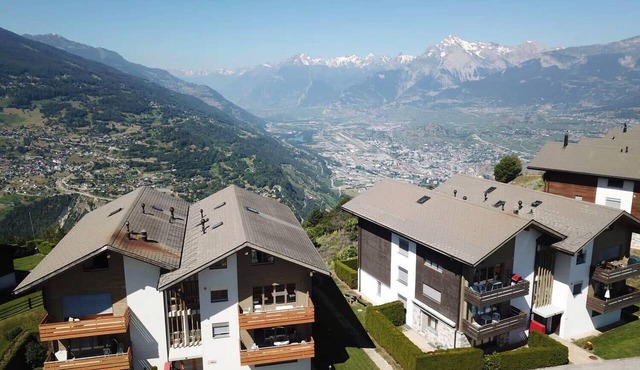 Vacation Rental Near a Ski Resort with a Stunning View in Nax